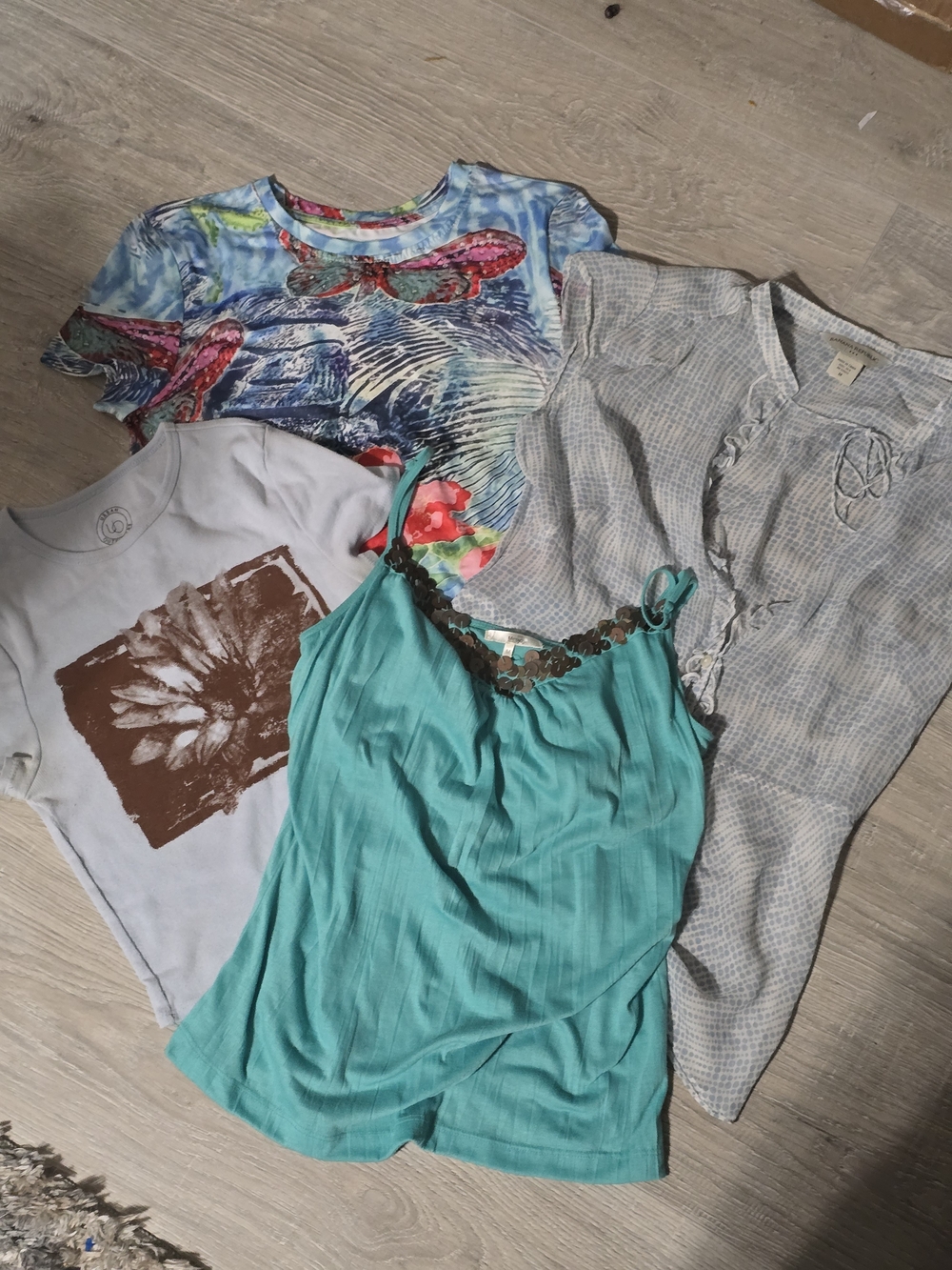 4-Piece Y2K Mixed Top Bundle – Banana Republic Floral Butterfly Sequin – Size Me